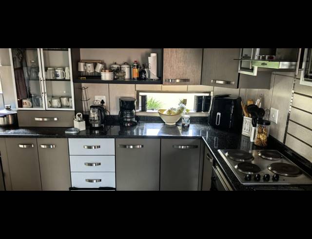 3 BEDROOM FREEHOLD FOR SALE IN WATERVAL EAST